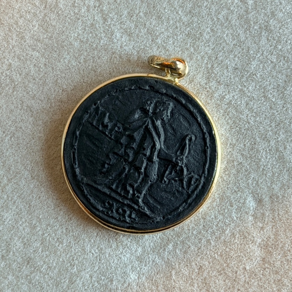 VINTAGE⭐️Alwand Vahan⭐️14KT Gold Constantine Round Coin Inspired Pendant Charm